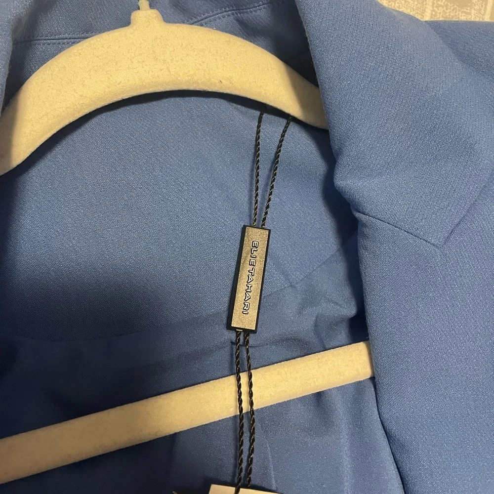 Brand NEW with TAGS 
Elie Tahari Peri Blue Double-Breasted Blazer - Picture 4 of 7